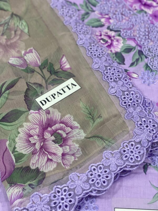 PRIMUIM LAWN CHIKANKARI IZNIK D9 - Image 5