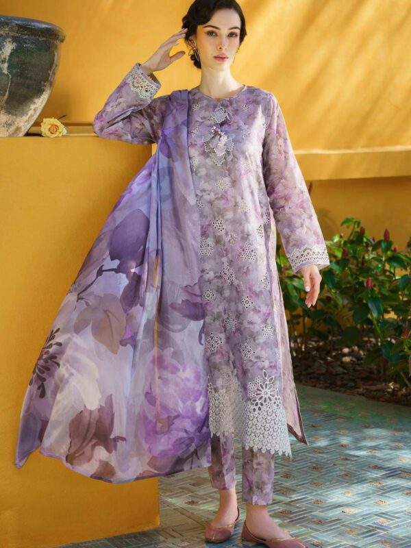 PRIMUIM LAWN CHIKANKARI BAROQUE