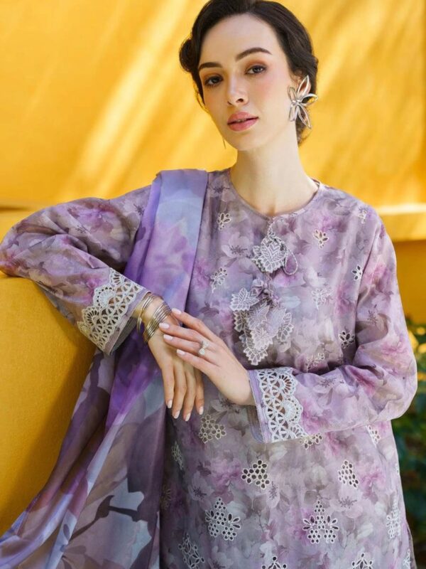 PRIMUIM LAWN CHIKANKARI BAROQUE - Image 2