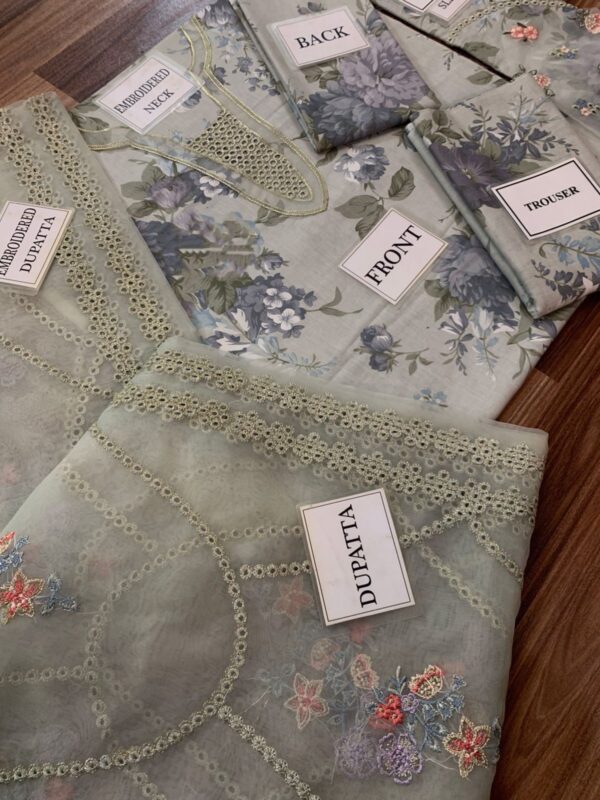 Baroque | Luxury Pret 24 | LAWN UF-652 - Image 6